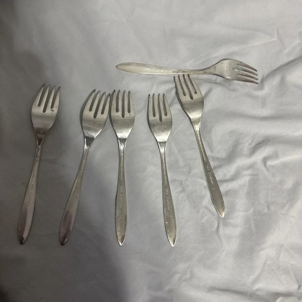 International Deep Silver Flatware 64 Pieces Silverplate With Case Vintage Read
